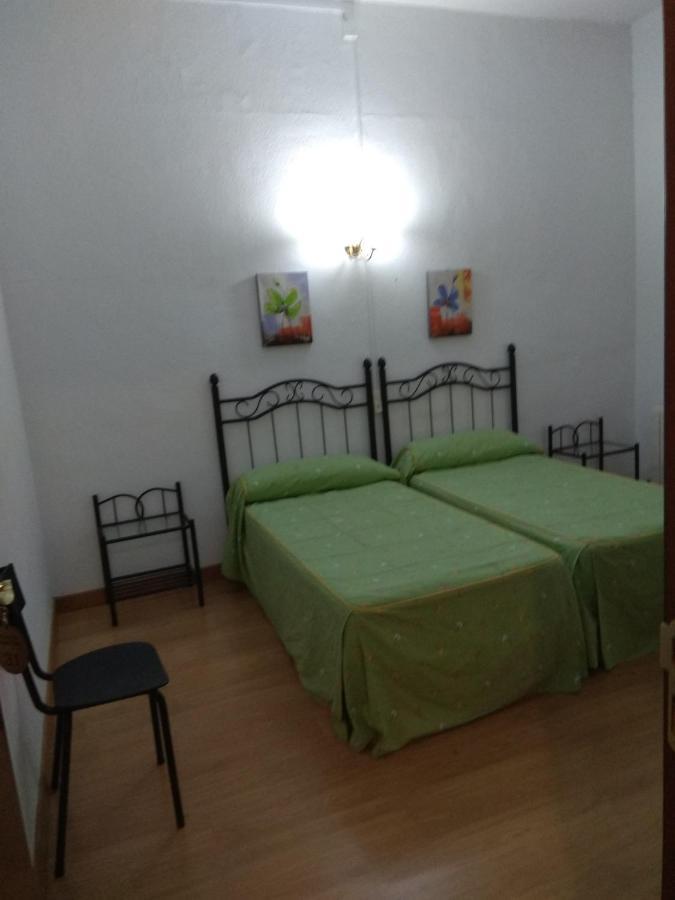 Pension Carretero Caces Esterno foto