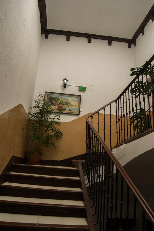 Pension Carretero Caces Esterno foto